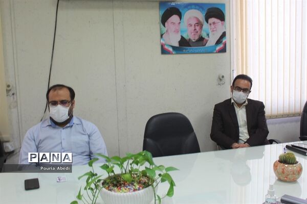 نشست صمیمی خادمان قرآن با معاون پرورشی و فرهنگی آموزش و پرورش استان بوشهر