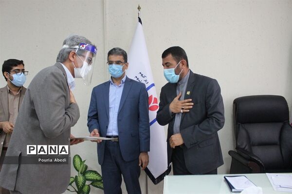 نشست صمیمی خادمان قرآن با معاون پرورشی و فرهنگی آموزش و پرورش استان بوشهر