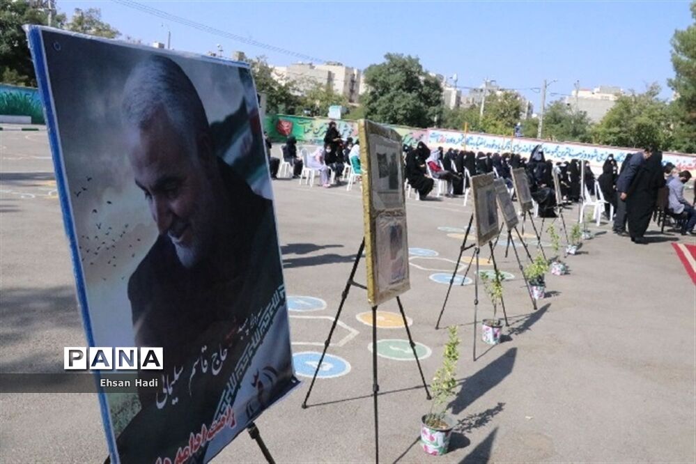 مراسم بزرگداشت هفته دفاع مقدس و تکریم خانواده شهدا
