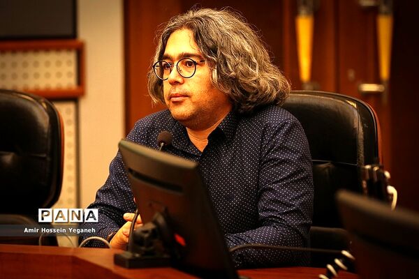 شب شعر و تئاتر خیابانی دفاع مقدس در جزیره کیش