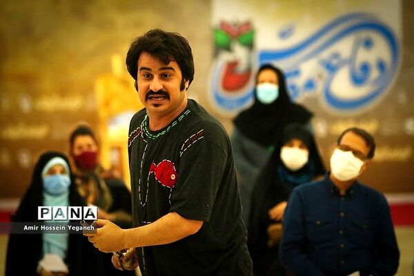 شب شعر و تئاتر خیابانی دفاع مقدس در جزیره کیش
