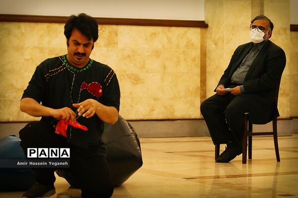 شب شعر و تئاتر خیابانی دفاع مقدس در جزیره کیش