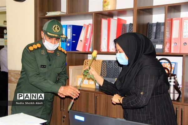 تجلیل مدیریت آموزش و پرورش شهرستان بوشهر از مدافعان سلامت