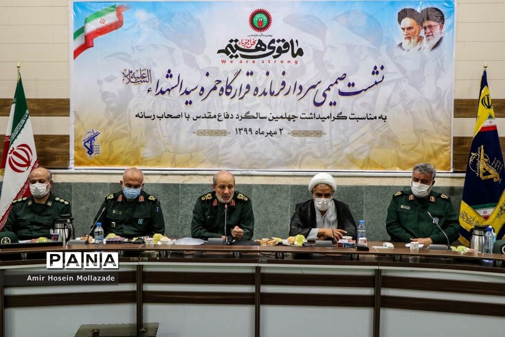 نشست صمیمی فرمانده قرارگاه حمزه سیدالشهدا(ع) با اصحاب رسانه