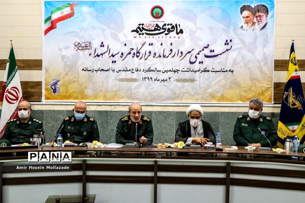نشست صمیمی فرمانده قرارگاه حمزه سیدالشهدا(ع) با اصحاب رسانه