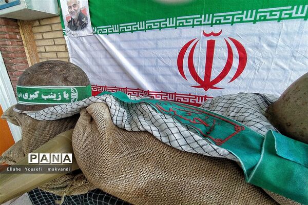 افتتاح نمایشگاه هفته دفاع مقدس در اداره آموزش و پرورش شهرستان امیدیه