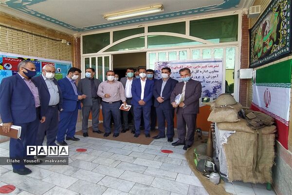 افتتاح نمایشگاه هفته دفاع مقدس در اداره آموزش و پرورش شهرستان امیدیه