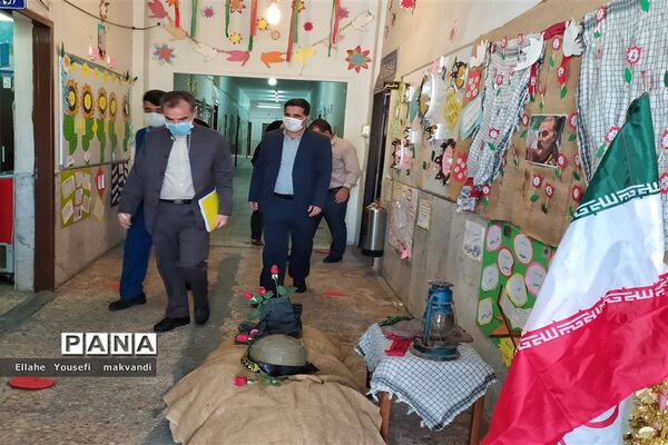 افتتاح نمایشگاه هفته دفاع مقدس در اداره آموزش و پرورش شهرستان امیدیه
