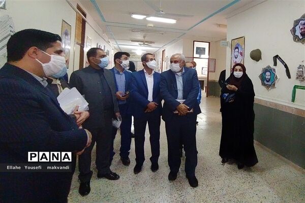 افتتاح نمایشگاه هفته دفاع مقدس در اداره آموزش و پرورش شهرستان امیدیه