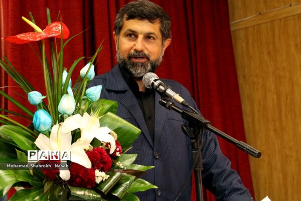 آیین رونمایی از کتاب جهش تولید در اهواز