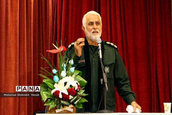 آیین رونمایی از کتاب جهش تولید در اهواز