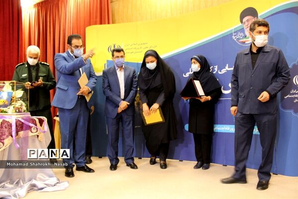 آیین رونمایی از کتاب جهش تولید در اهواز