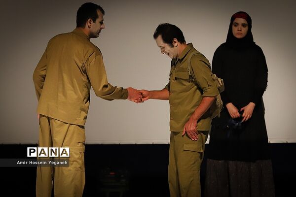 نمایش دستهایت کو مم حسن در جزیره کیش