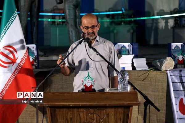 اختتامیه جشنواره شعر دفاع مقدس رازهای ارغوانی