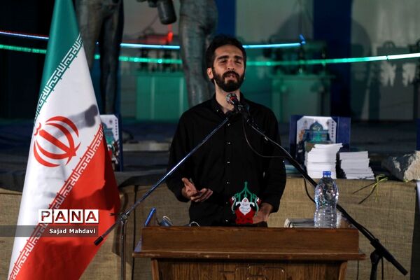 اختتامیه جشنواره شعر دفاع مقدس رازهای ارغوانی