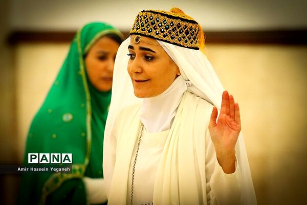 نمایش سرو مجنون در جزیره کیش