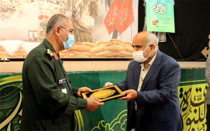 در هفته دفاع مقدس از مسئول خبرگزاری پانای استان بوشهر تجلیل شد