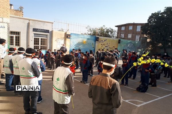 حضور دانش‌آموزان پیشتاز شهرستان بهار در مراسم گرامیداشت هفته دفاع مقدس