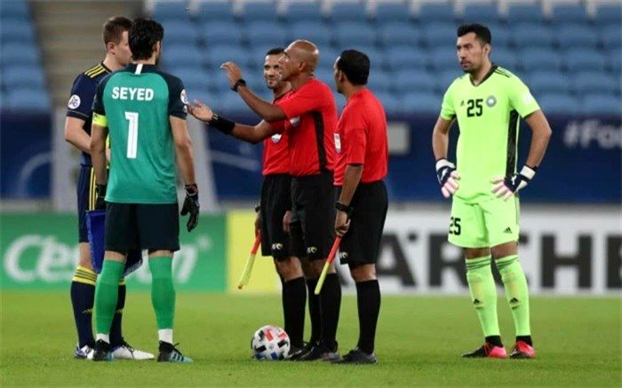 استقلال از داور عمانی شکایت کرد