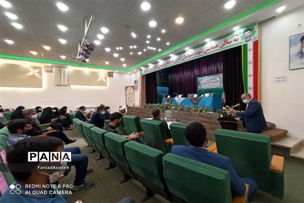 نشست صمیمی دانش‌آموزان بسیجی با  مسئولان شهرستان کاشمر در سالن شهید شهابیان کانون لقمان