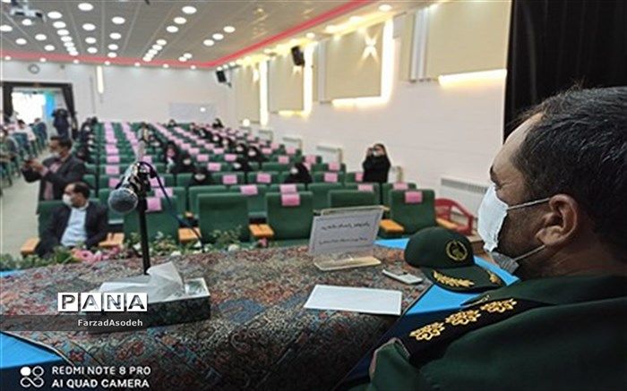 از دانش آموزان نخبه حمایت می کنیم