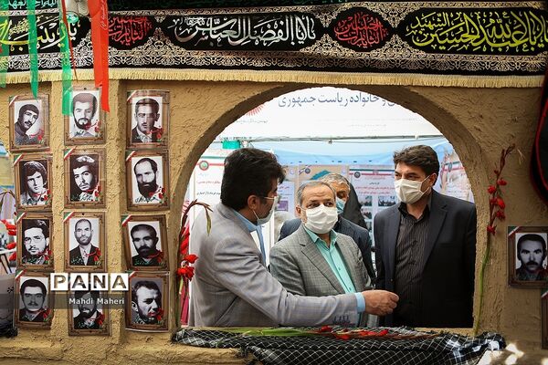 بازدید معاون پرورشی و فرهنگی وزارت آموزش و پرورش از نمایشگاه دفاع مقدس