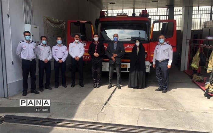 تجلیل سازمان دانش آموزی منطقه چهار از جان بر کفان ایستگاه 17 آتش نشانی
