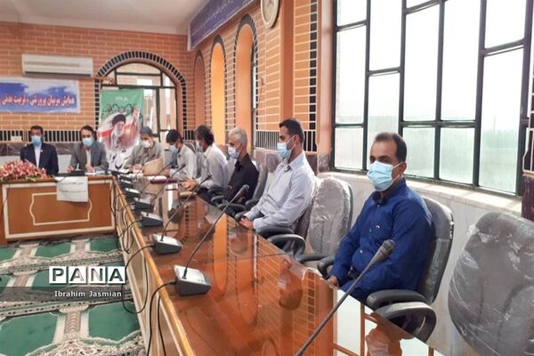 تجلیل از معاونان، مربیان پرورشی، مشاوران و سرگروه‌های درس تفکر و سبک زندگی بندر ریگ