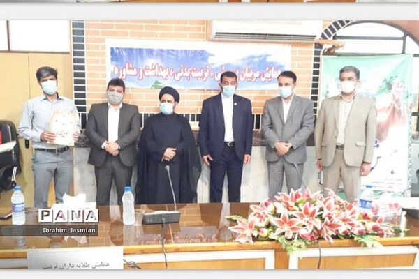 تجلیل از معاونان، مربیان پرورشی، مشاوران و سرگروه‌های درس تفکر و سبک زندگی بندر ریگ
