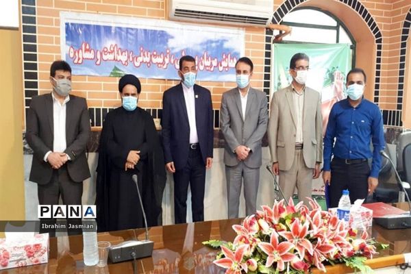 تجلیل از معاونان، مربیان پرورشی، مشاوران و سرگروه‌های درس تفکر و سبک زندگی بندر ریگ