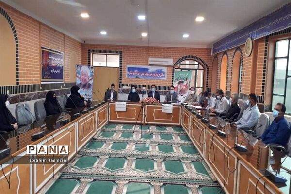 تجلیل از معاونان، مربیان پرورشی، مشاوران و سرگروه‌های درس تفکر و سبک زندگی بندر ریگ