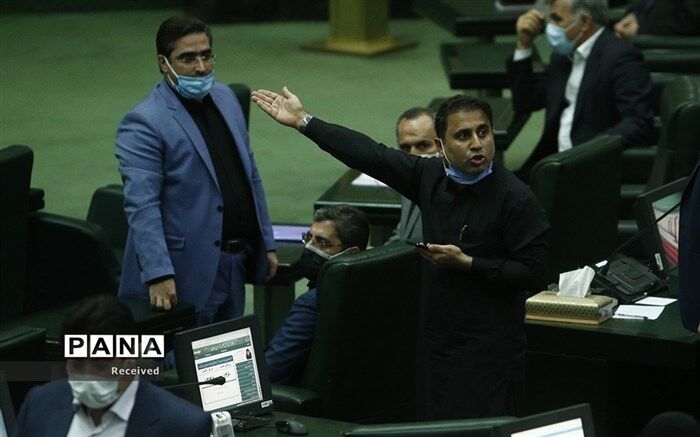 انتقاد معاون ارتباطات و اطلاع رسانی دفتر رئیس جمهور از حواشی جلسه رای اعتماد به رزم حسینی