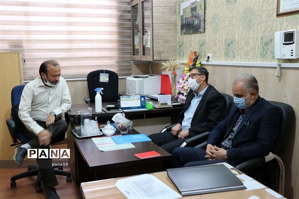 بازدید گروه ارزیابی معاونت پرورشی از فعالیت های  مدارس منطقه 19