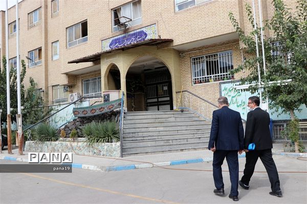 بازدید گروه ارزیابی معاونت پرورشی از فعالیت های  مدارس منطقه 19