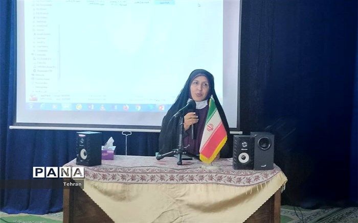 تجلیل از یادگاران شهدا در مدرسه تهرانی مقدم منطقه17