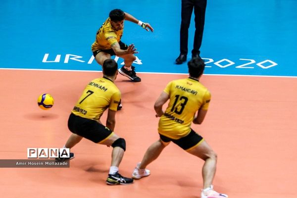 دیدار تیم های آذرباتری و شهداب یزد