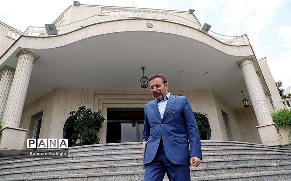 واعظی: بانک‌ها در خلاقیت شرکت‌های دانش‌بنیان شریک شوند