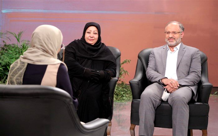 خواندن نتیجه آزمایش ژنتیک در برنامه برای زنی که دیگر دنبال خانواده‌اش نمی‌گردد