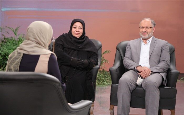 خواندن نتیجه آزمایش ژنتیک در برنامه برای زنی که دیگر دنبال خانواده‌اش نمی‌گردد