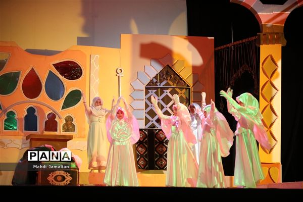 اجرای نمایش «الشمس تشرق من حلب»