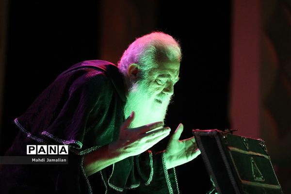 اجرای نمایش «الشمس تشرق من حلب»