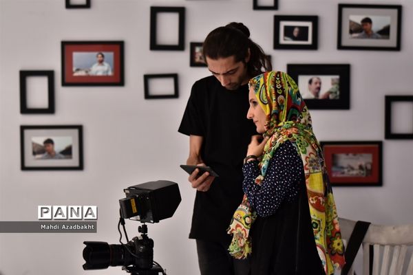 پشت صحنه برنامه تلویزیونی چهل تیکه