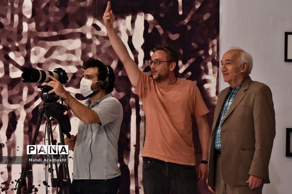 پشت صحنه برنامه تلویزیونی چهل تیکه