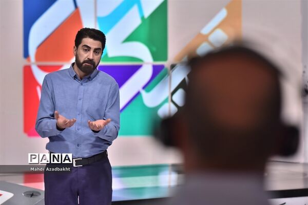 پشت صحنه برنامه تلویزیونی چهل تیکه