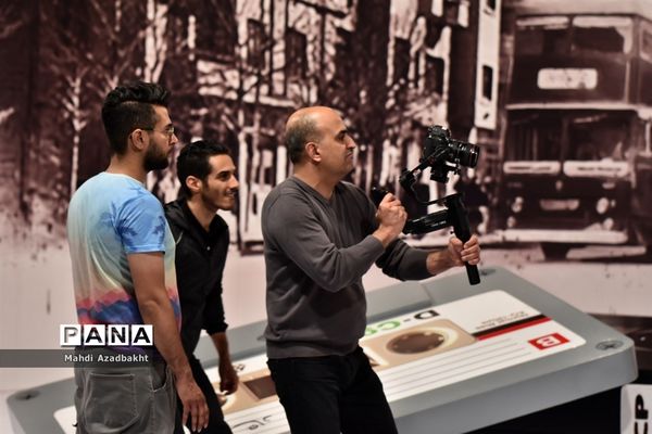 پشت صحنه برنامه تلویزیونی چهل تیکه