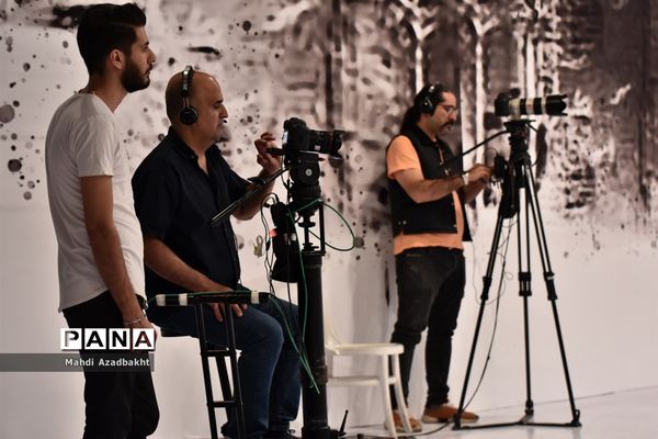 پشت صحنه برنامه تلویزیونی چهل تیکه