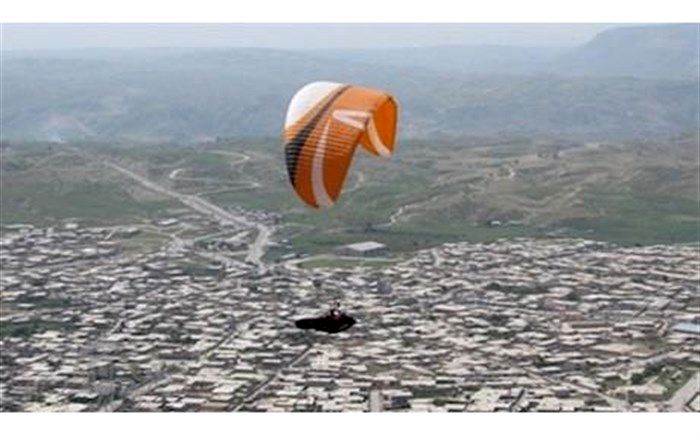مرگ معلم لنده ای بر اثر سقوط از پاراگلایدر