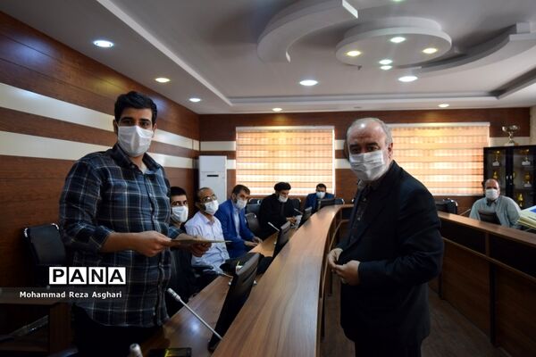 آیین تجلیل از فرهنگیان برگزیده مسابقات قرآن، عترت و نماز منطقه 14