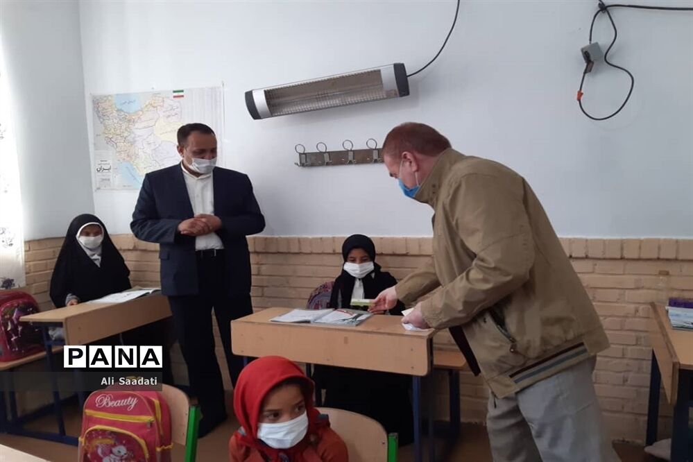 بازدید معاون آموزش ابتدایی از مدارس عشایری