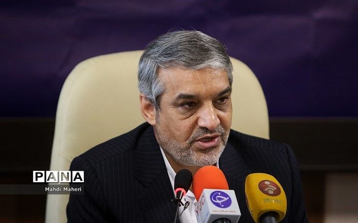 زینی‌وند: همه مدارس از اپلیکیشن شاد استفاده می‌کنند